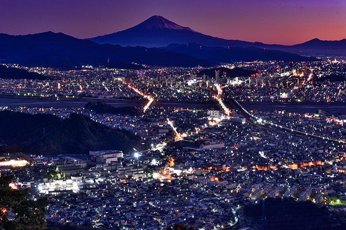 朝焼けのころ（富士山に抱かれる静岡市街）
