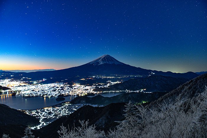 河口湖夜景と富士山