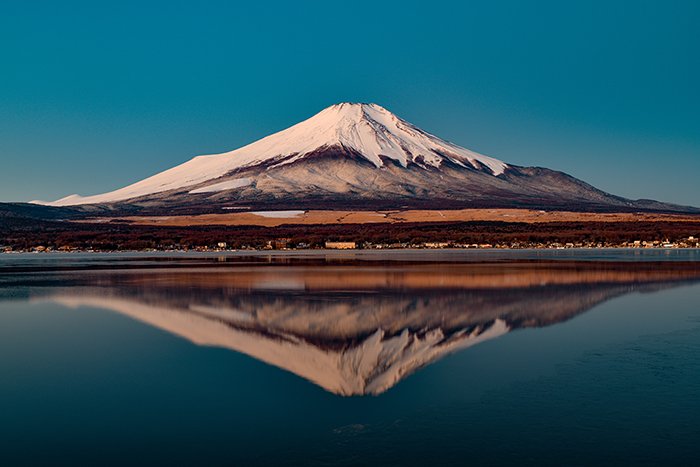 青巒の空と逆さ富士