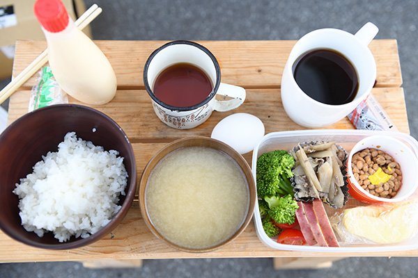 お外で朝ごはん