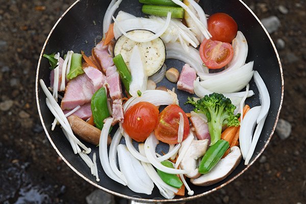 野菜をまず炒める