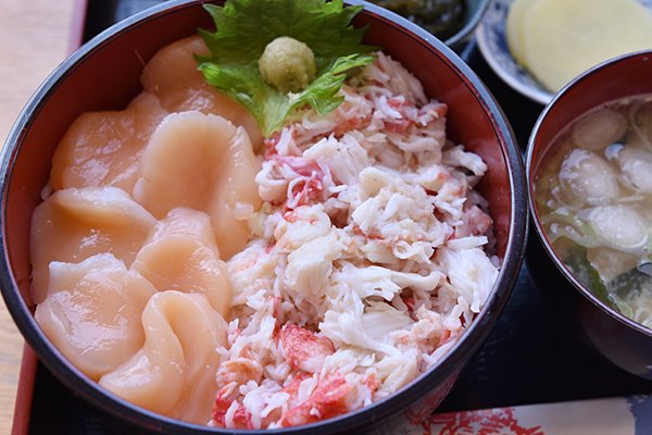 ウトロかに屋、かにホタテ丼