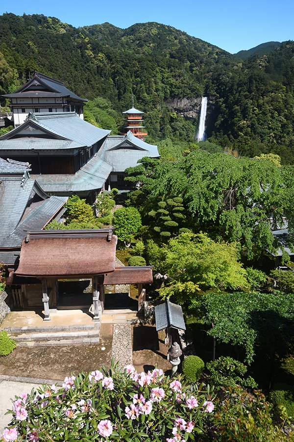 那智の滝と青岸渡寺