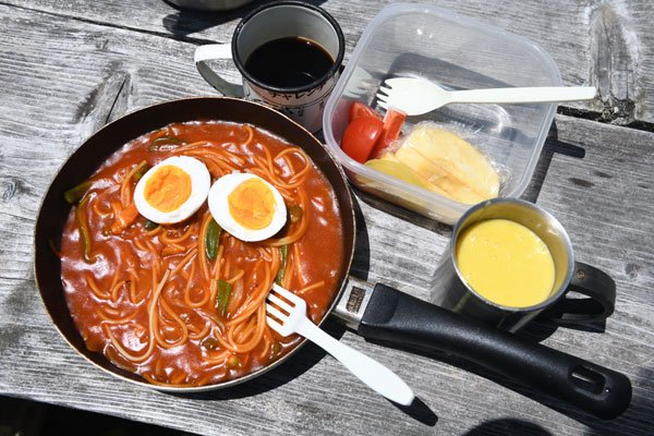 ナポリタンをつくって食べました。スープは冷製です。