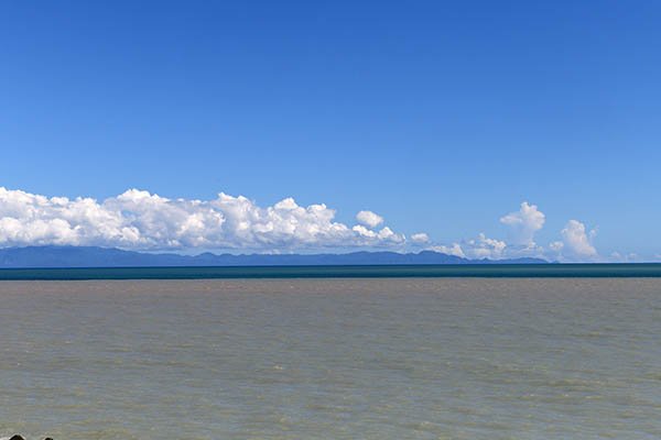 青空と伊豆半島