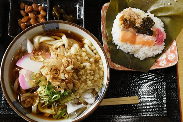 うどんほうば寿司定食930円