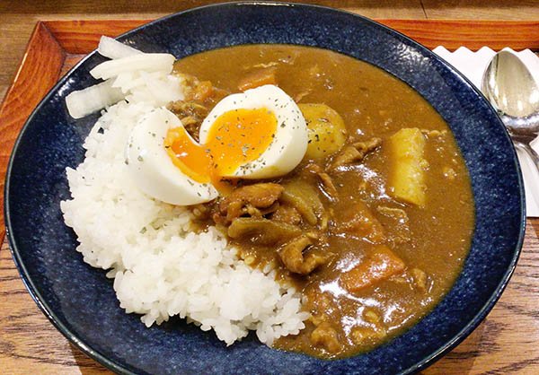 カレーと半熟卵トッピング