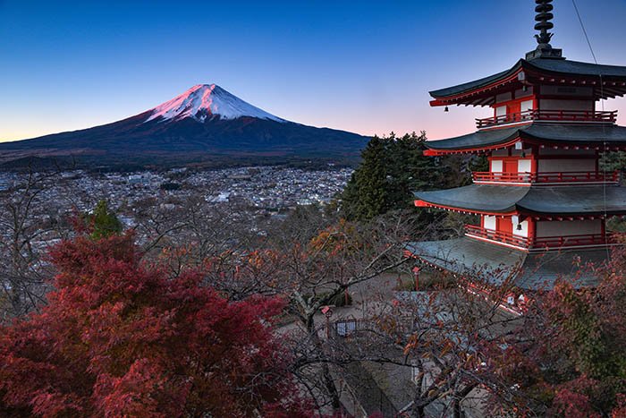 紅富士と紅葉