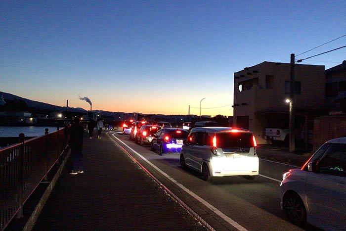 目的地、田子の浦みなと公園への道は大渋滞でした