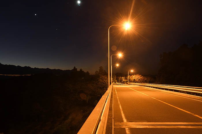 日本平パークウェイの橋の歩道から撮影