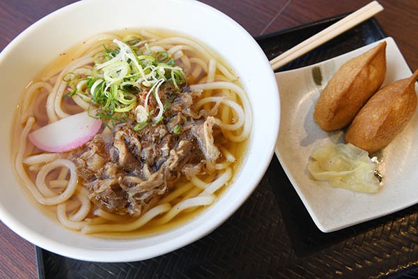 肉うどんにしました。