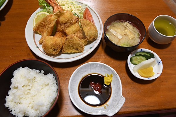 安定の品質、ミックスフライ定食