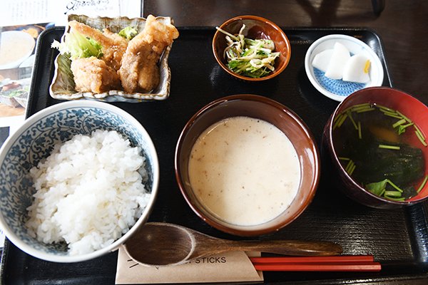 鶏唐揚げ３個付きとろろ定食1200円