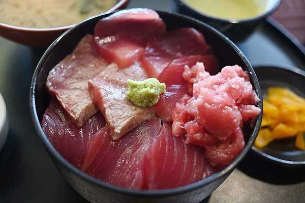 マグロ丼、この日はこれで1000円でした。