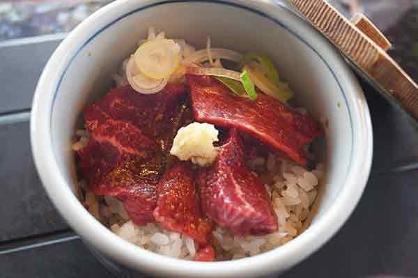 馬刺しミニ丼550円