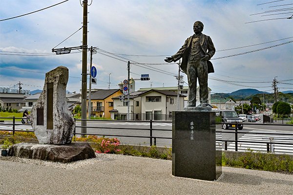 勝海舟像
