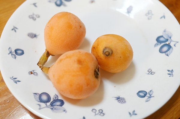 手で向いて食べる