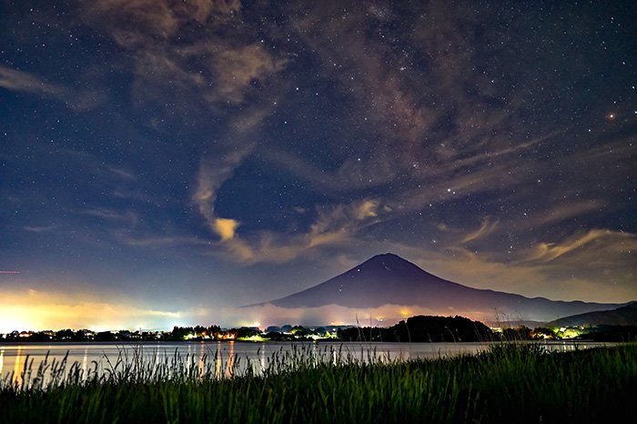 河口湖からの天の川と富士山