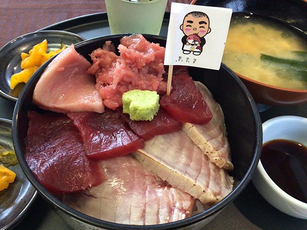 きまぐれ丼（生まぐろ丼）