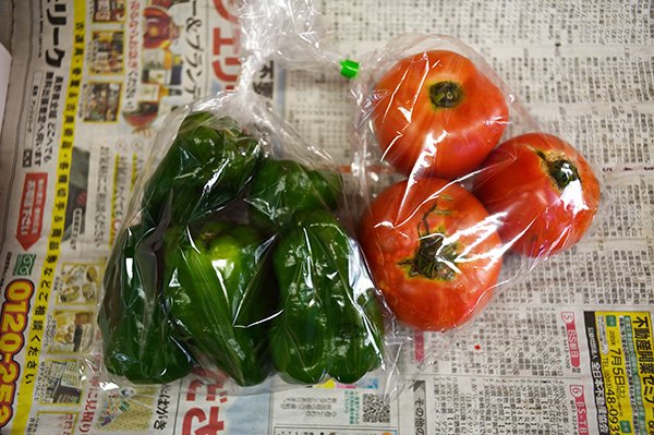 立派な野菜を100円/袋でゲット