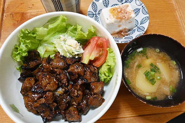 鶏肝丼