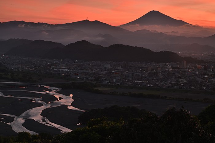 大河流るる