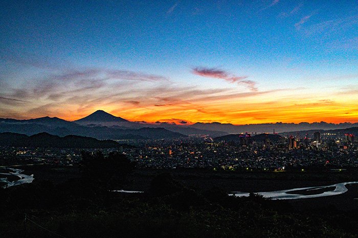 朝焼けの静岡市中心地