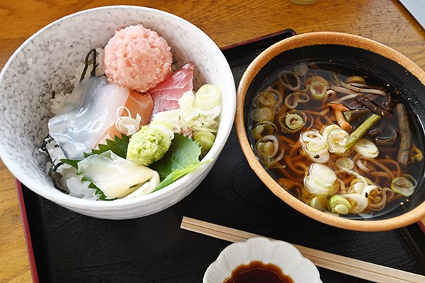 ミニ海鮮丼とそばのランチ930円