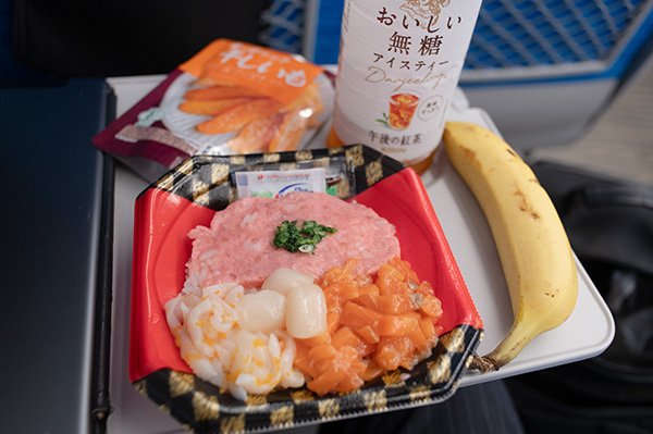 新幹線のなかで朝食