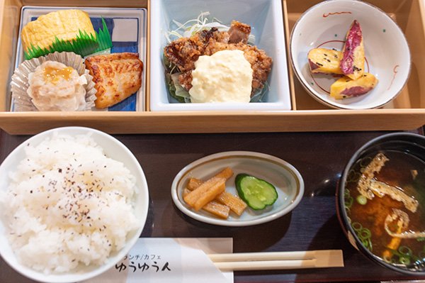 豊橋商工会議所地下のゆうゆう人