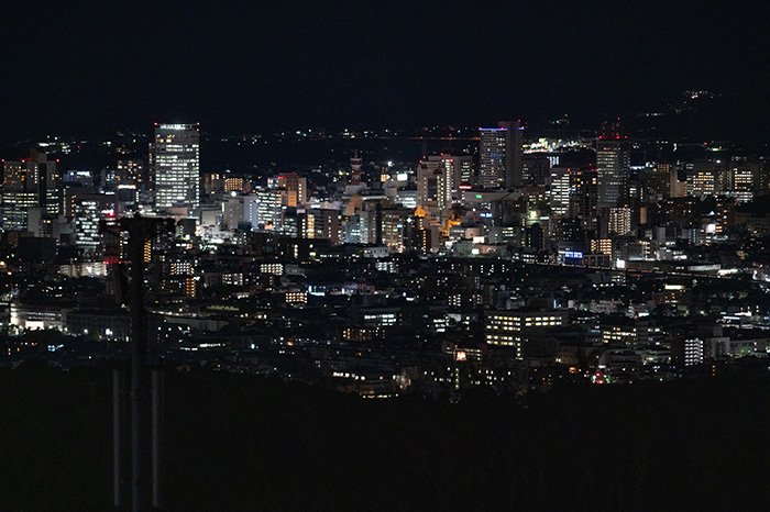 静岡市街、すでに20人弱の人がいます。