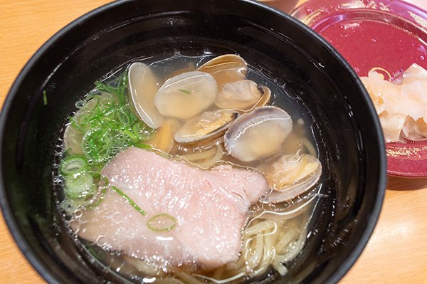 意外においしい回転すしのラーメン