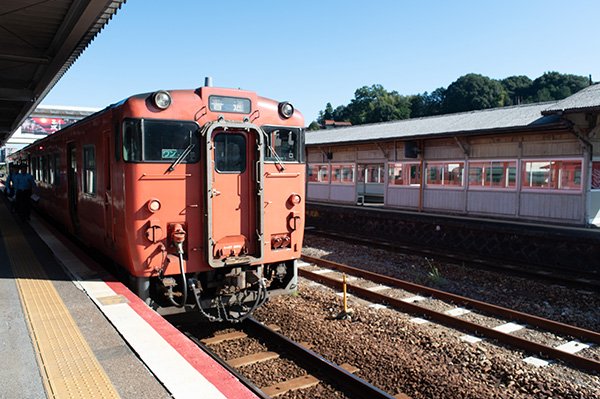 各駅停車で1時間半仕事を終えて帰ります。