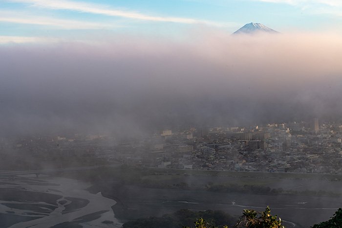 霧と富士山