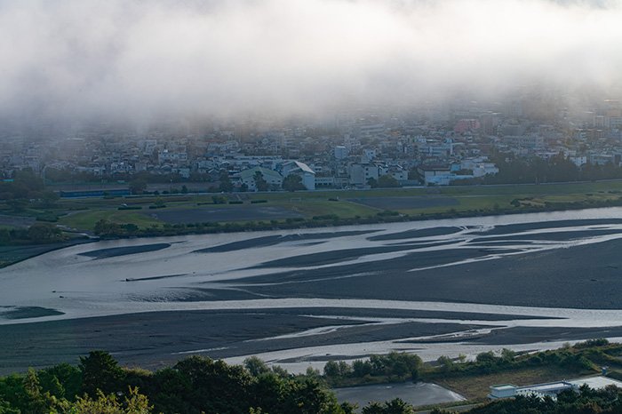 雲海に飲まれている静岡市街