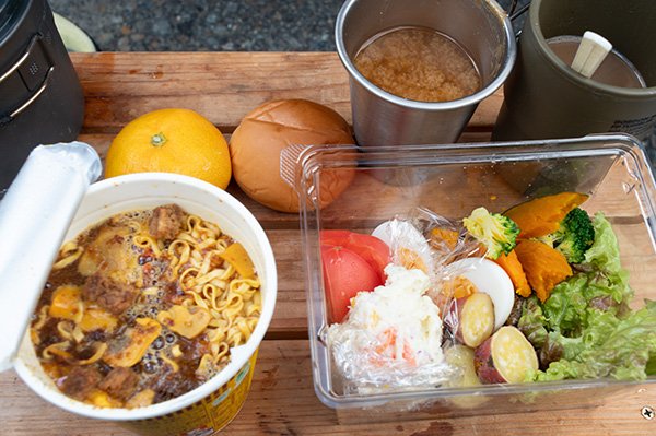 ピカリンの撮影を待つ間に、朝食を食べる