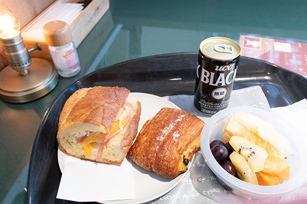 チーズベーコンパンとカスタードパン