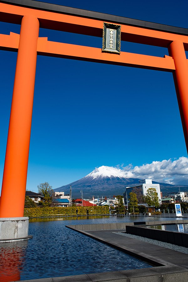 富士山浅間神社の大鳥居