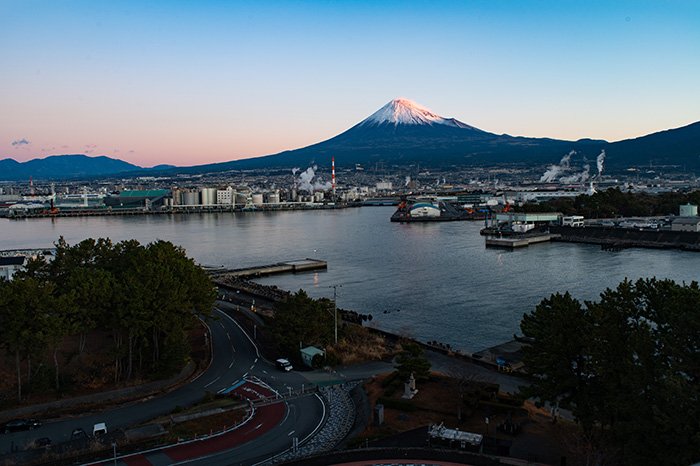 夜明け前の田子の浦港