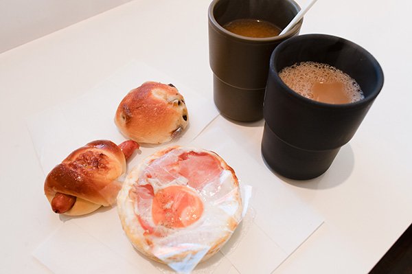 お湯を持ち込んで味噌汁とコーヒーで朝食