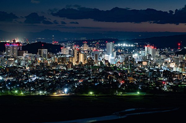 空に星が見えるも富士山はお留守
