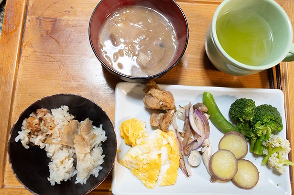 見た目は悪いが朝ごはん