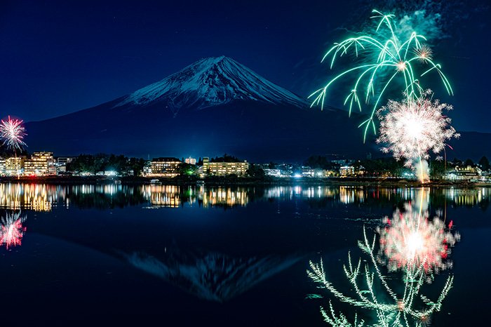 花火と富士山の競演