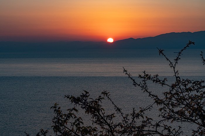 日の出に合わせて急登を登ります