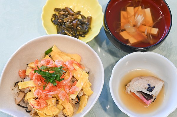 錦江湾の涙管海老のちらし寿司