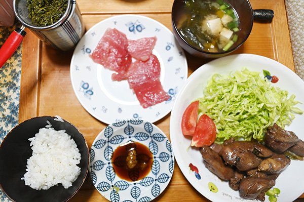 キャベツを刻んでレバニラ炒め定食