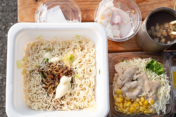 お湯を沸かして朝食を