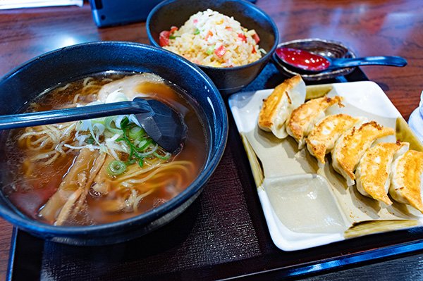 雨に降られて寒く暖かいラーメン餃子が食べたかった