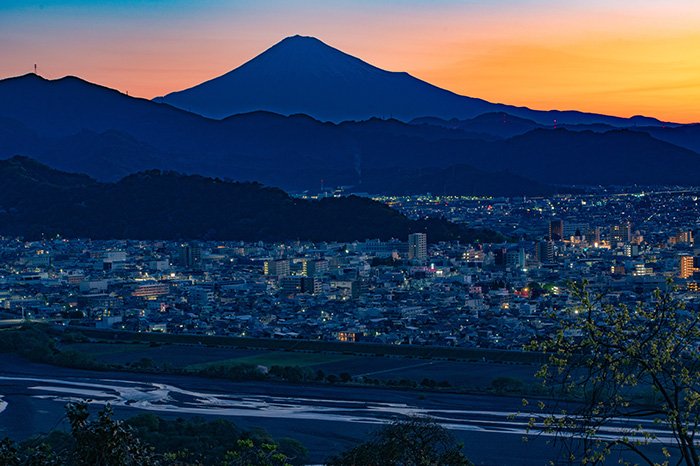 静岡市街地と富士山
