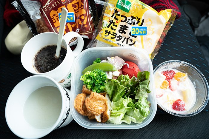 お弁当で朝食